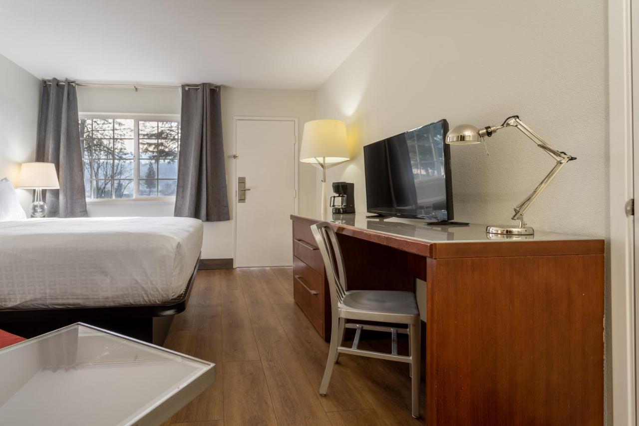 Riverfront Inn Roseburg Zewnętrze zdjęcie