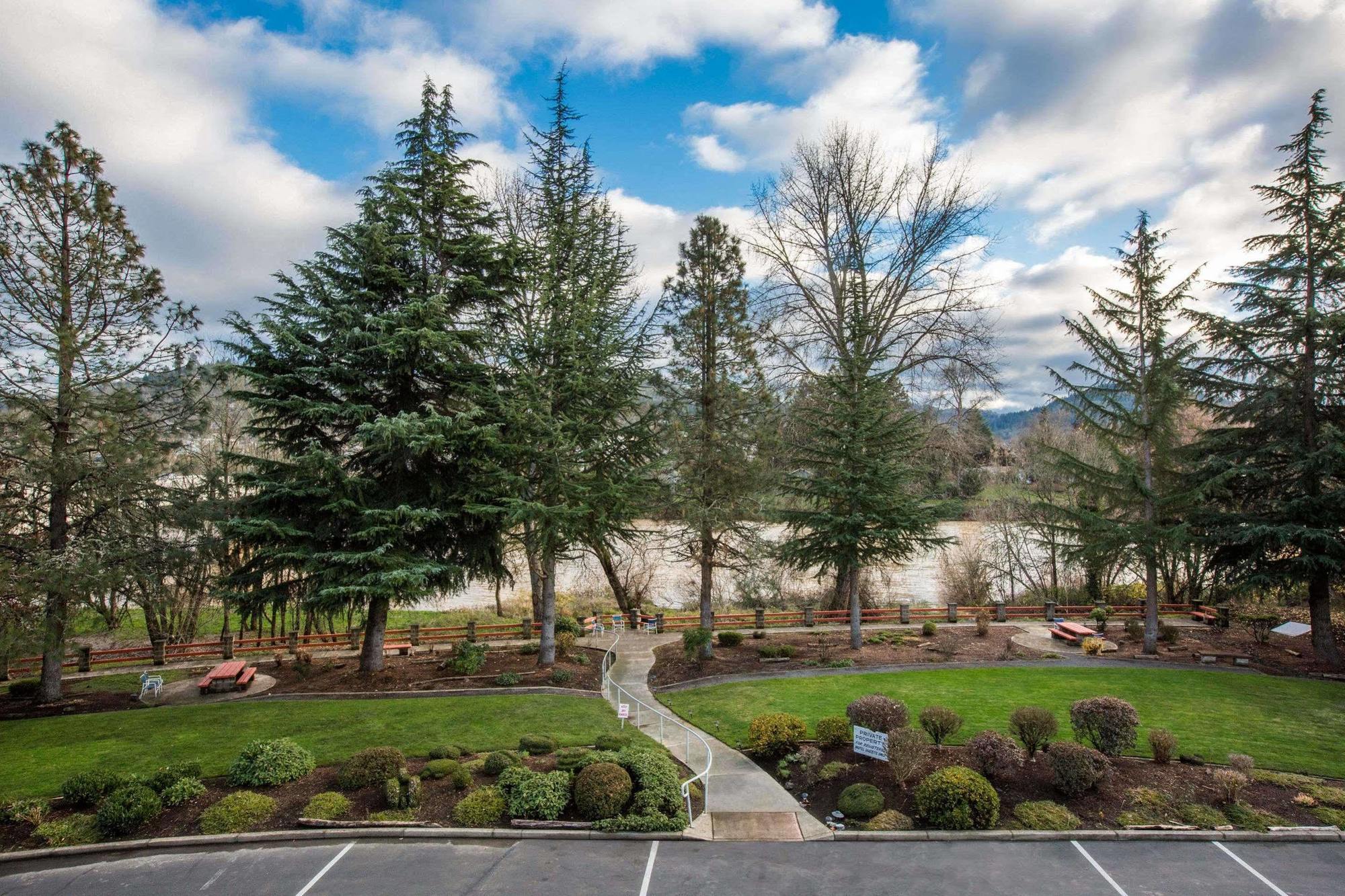 Riverfront Inn Roseburg Zewnętrze zdjęcie