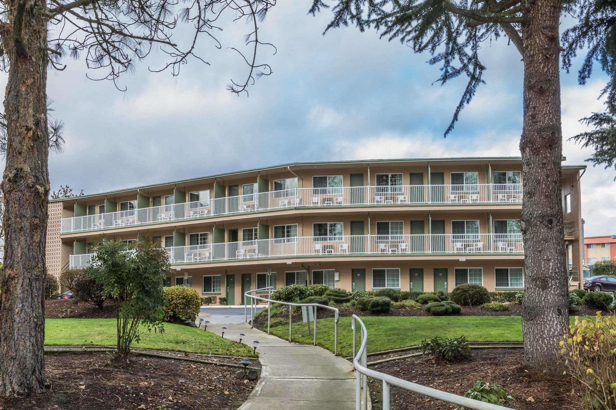 Riverfront Inn Roseburg Zewnętrze zdjęcie