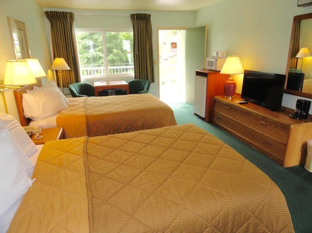 Riverfront Inn Roseburg Zewnętrze zdjęcie