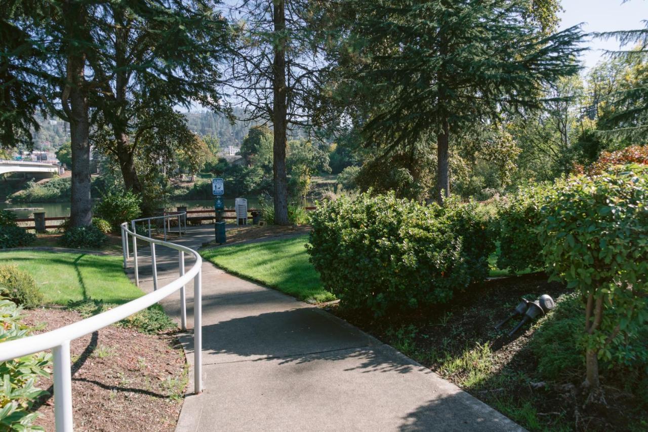Riverfront Inn Roseburg Zewnętrze zdjęcie